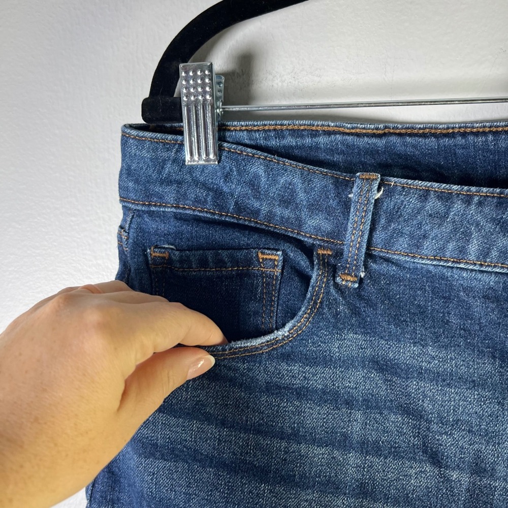 Old‎ Navy Womens 14 Shorts Slim Midi Dark Beach Tree Distressed Cuffed Denim - Picture 3 of 7